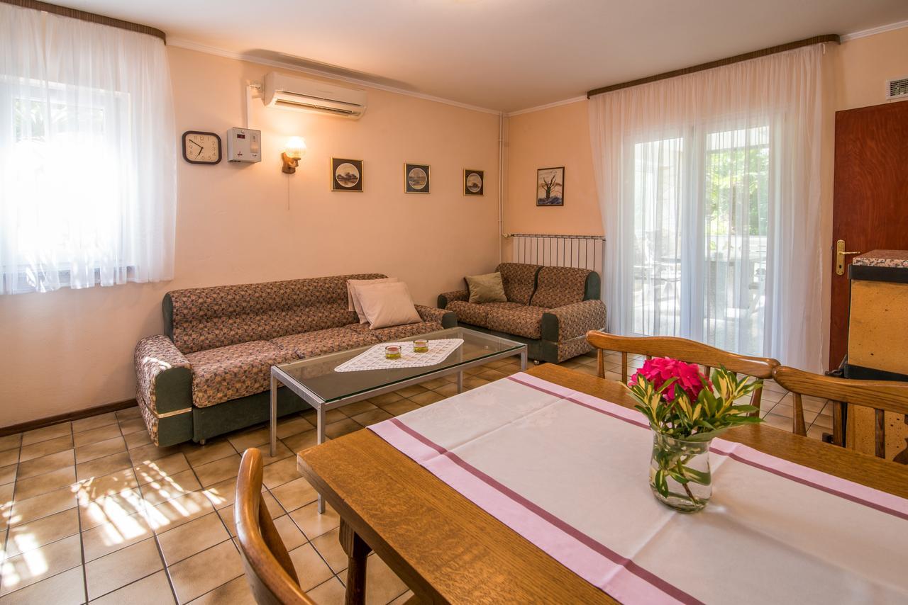 Apartments Palme Малинска Экстерьер фото